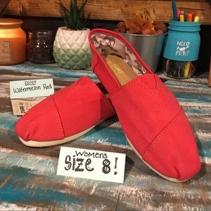 Toms (women’s 8) watermelon red canvas shoes